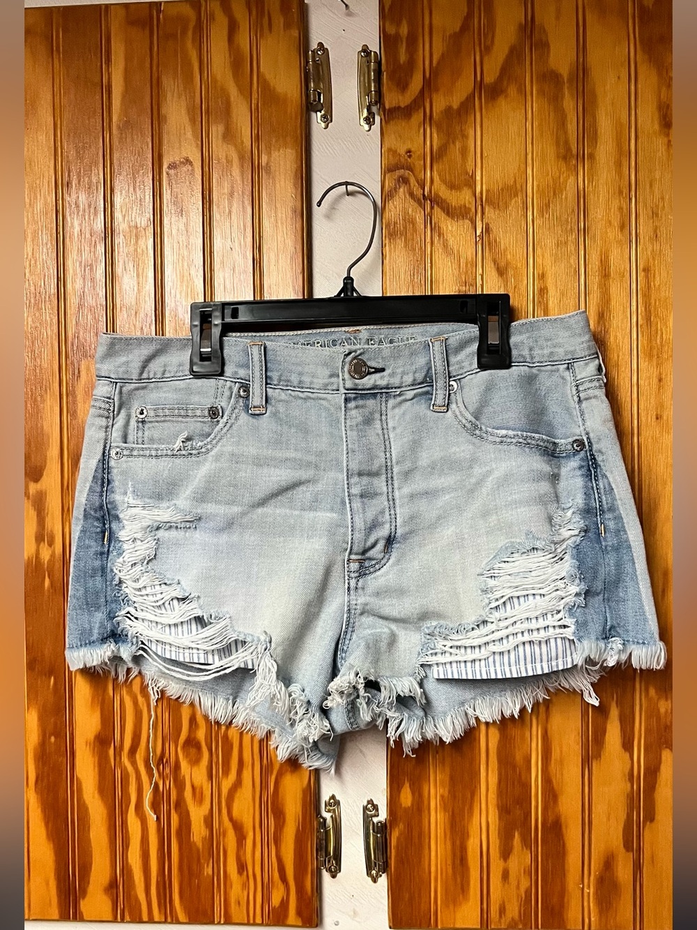 Womens American Eagle Light Wash Distressed Denim Shorts size 8